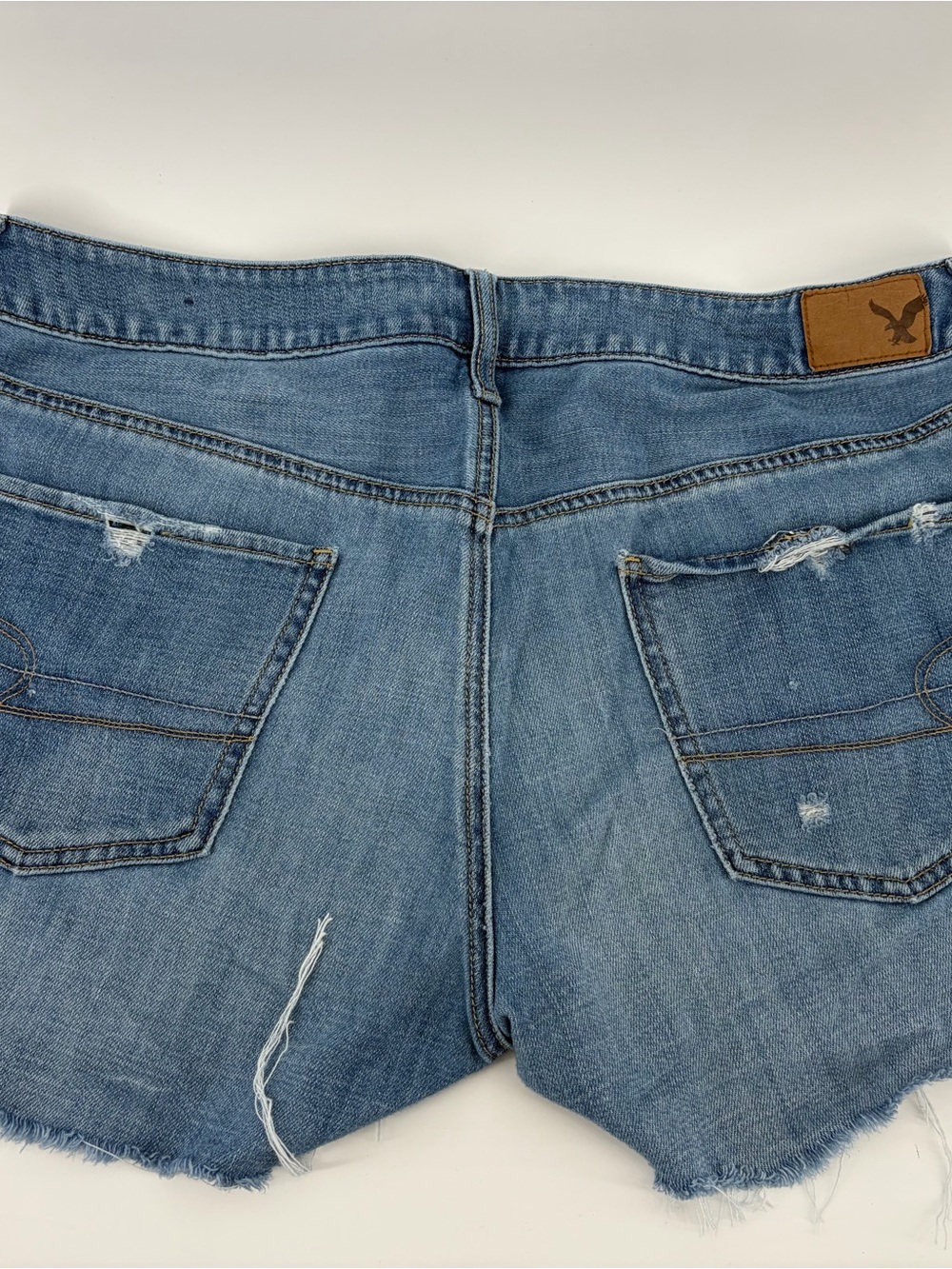 American Eagle Tomgirl Shorts, Medium Wash, Women's Size 12 X-Long - Picture 2 of 9